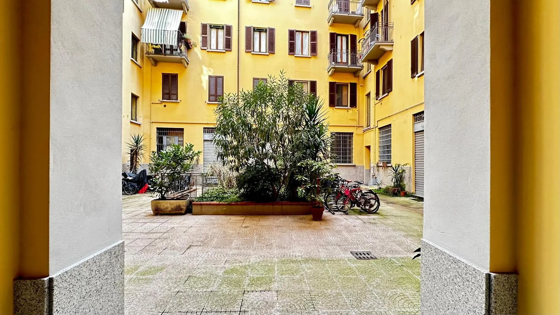 Lily Pads -Elegant Apartment- In The City Center Milán