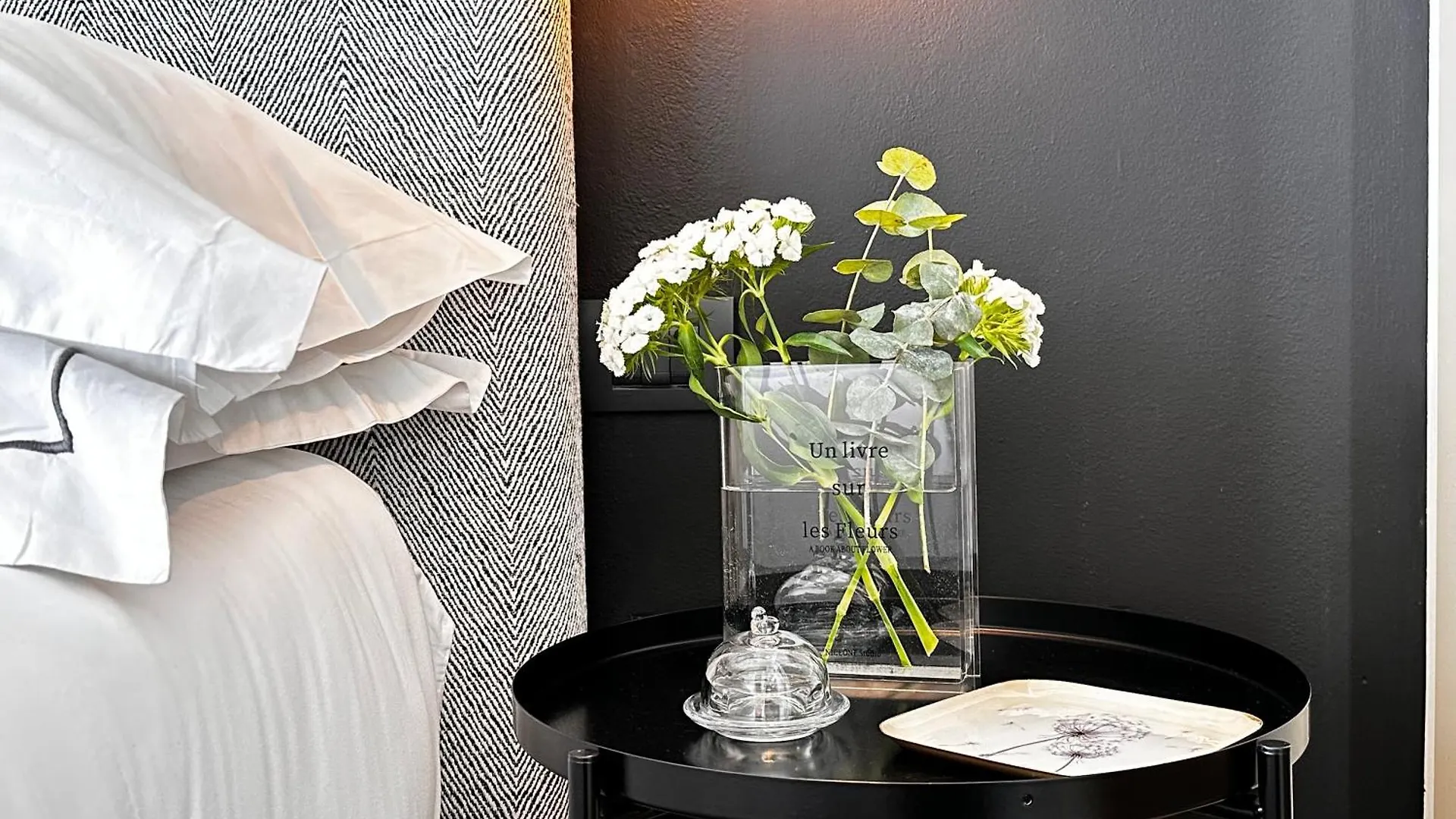 Lily Pads -Elegant Apartment- In The City Center Μιλάνο