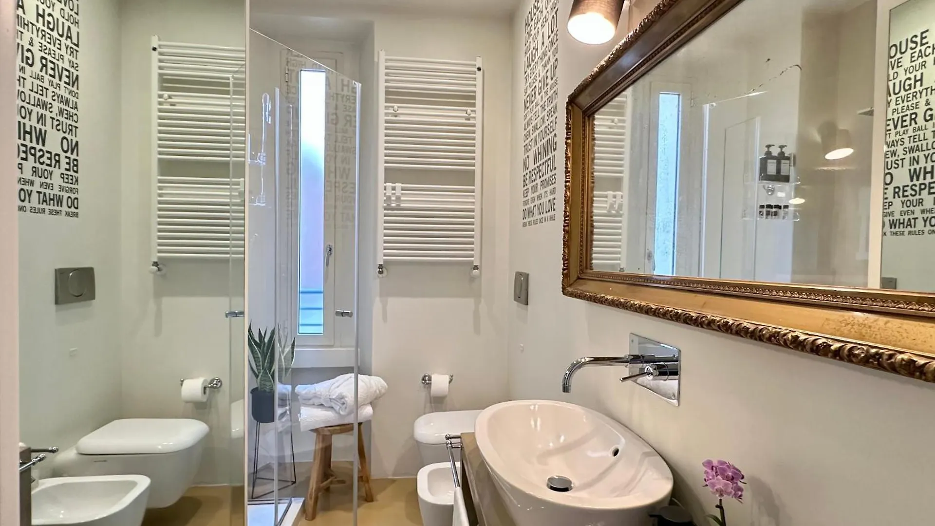 Lily Pads -Elegant Apartment- In The City Center Μιλάνο 0*,